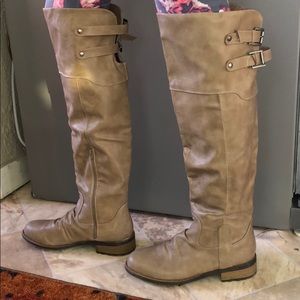 Venus boots size 9